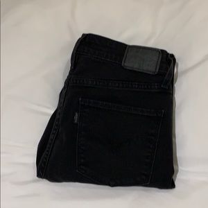 really cute black levi’s skinny jeans